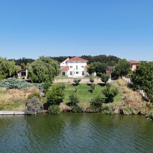 Vilă elegantă cu piscină și ieșire la Lac – Căciulați, Balotești