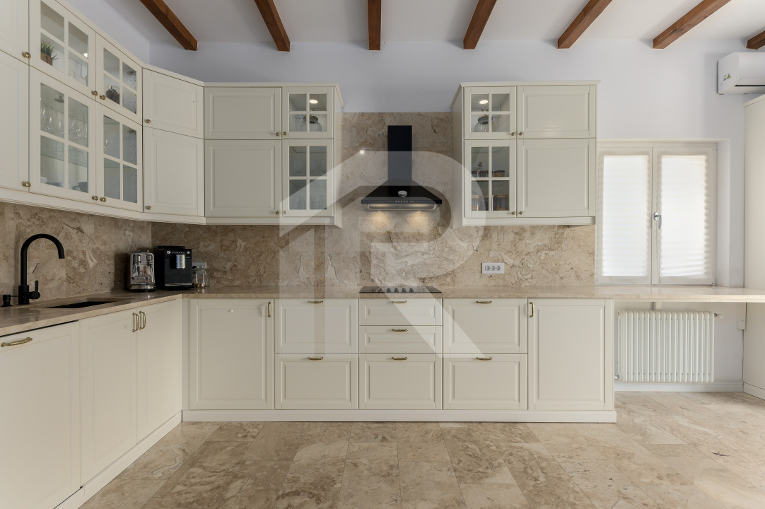 Vilă elegantă cu piscină și ieșire la Lac – Căciulați, Balotești